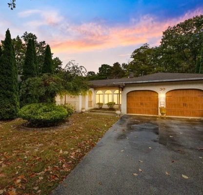 30 Woodstone Dr Voorhees NJ 08043